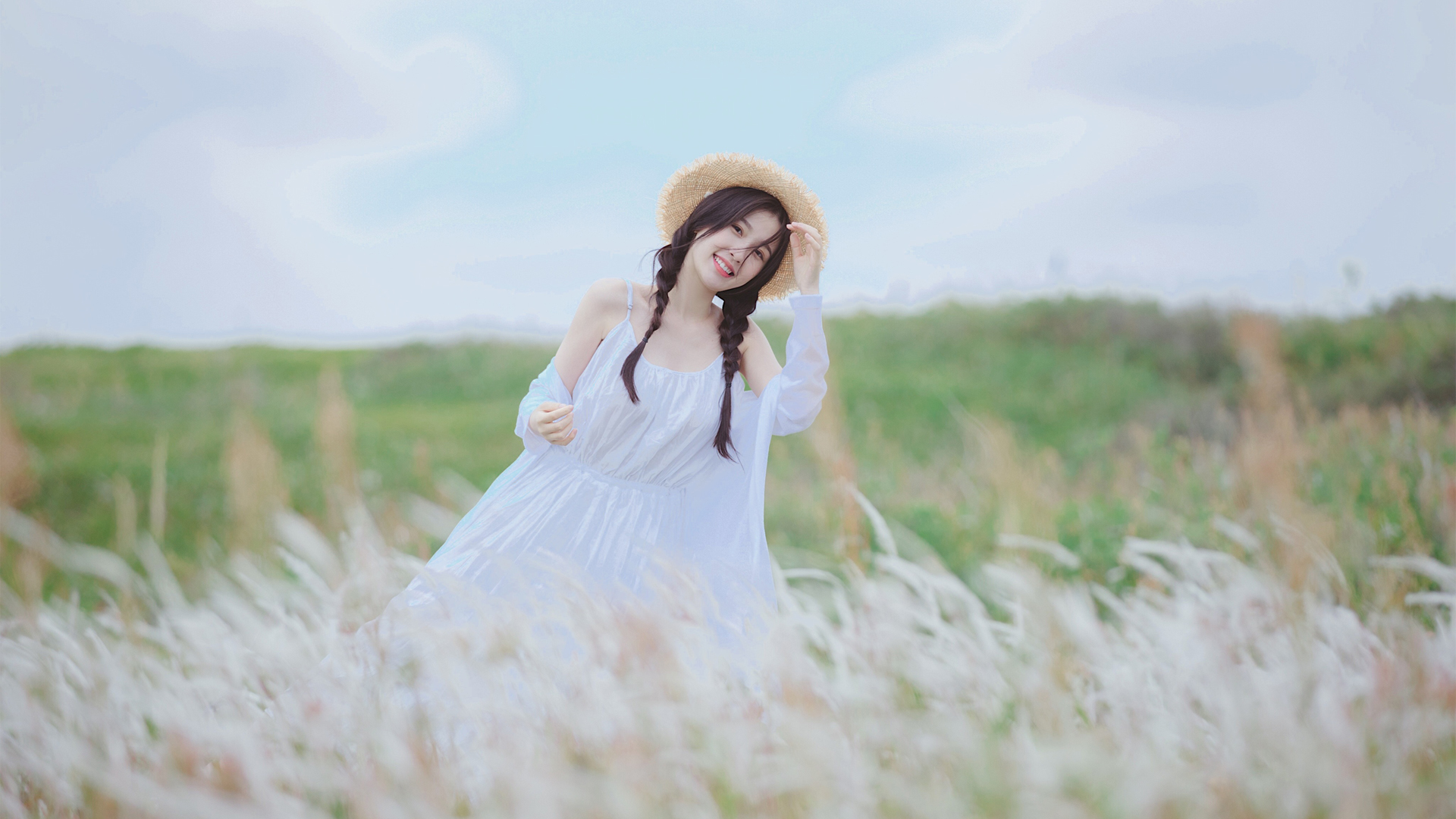 虞书欣户外写真，高清美女壁纸，免费下载装点你的电脑桌面
