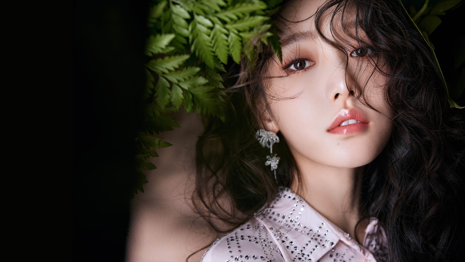 姜贞羽绝美超清壁纸，免费电脑壁纸下载大放送！