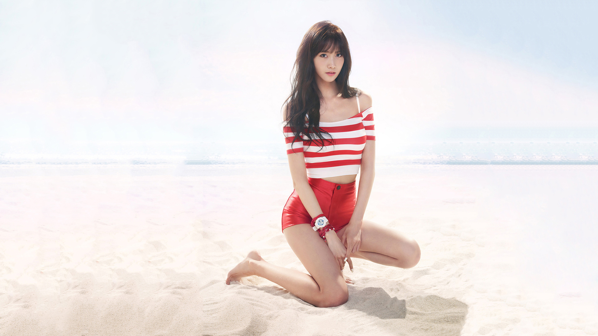 林允儿性感写真大赏，SNSD少女时代海边沙滩美景，免费高清桌面壁纸下载