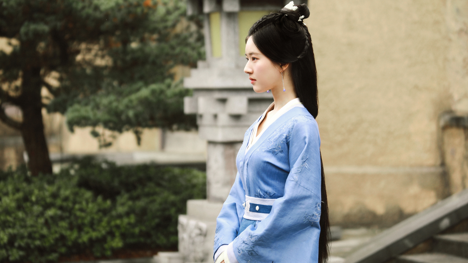 赵露思侧脸惊艳，蓝色古装美女壁纸，高清免费下载