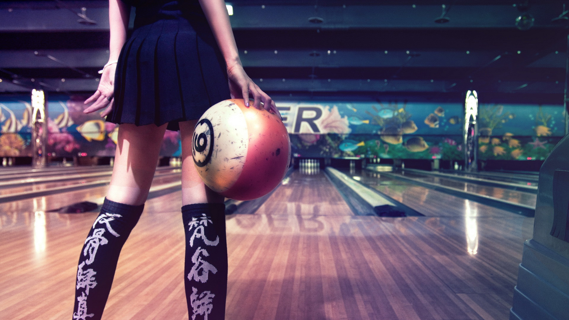 打保龄球的女孩美女桌面壁纸