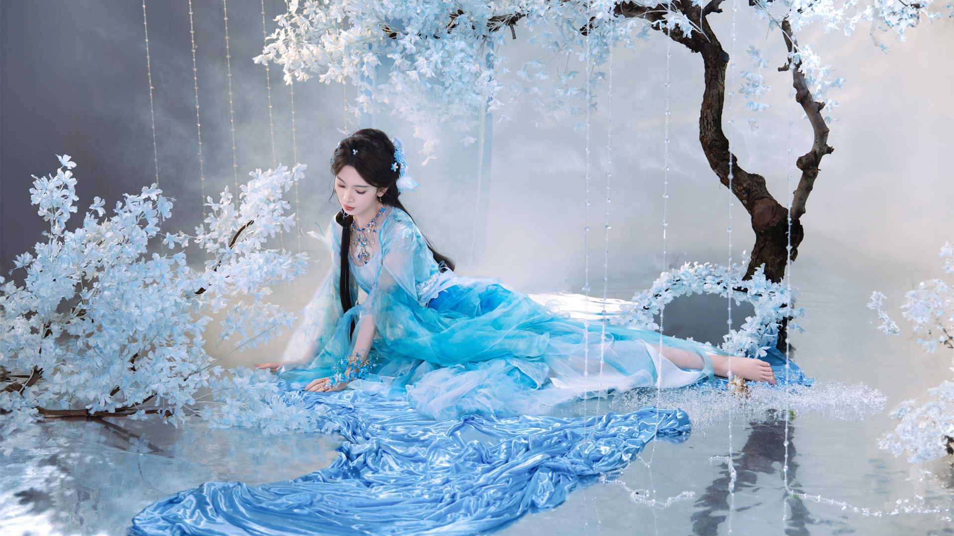 陈瑶唯美蓝色古装美女高清电脑壁纸免费下载