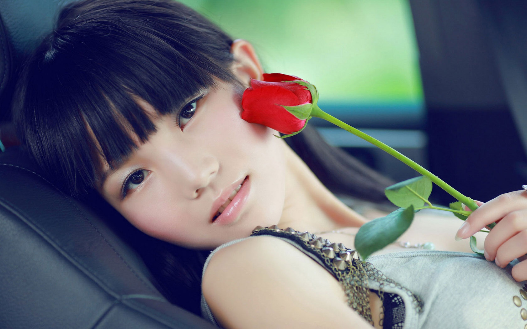 美女鲜花桌面壁纸