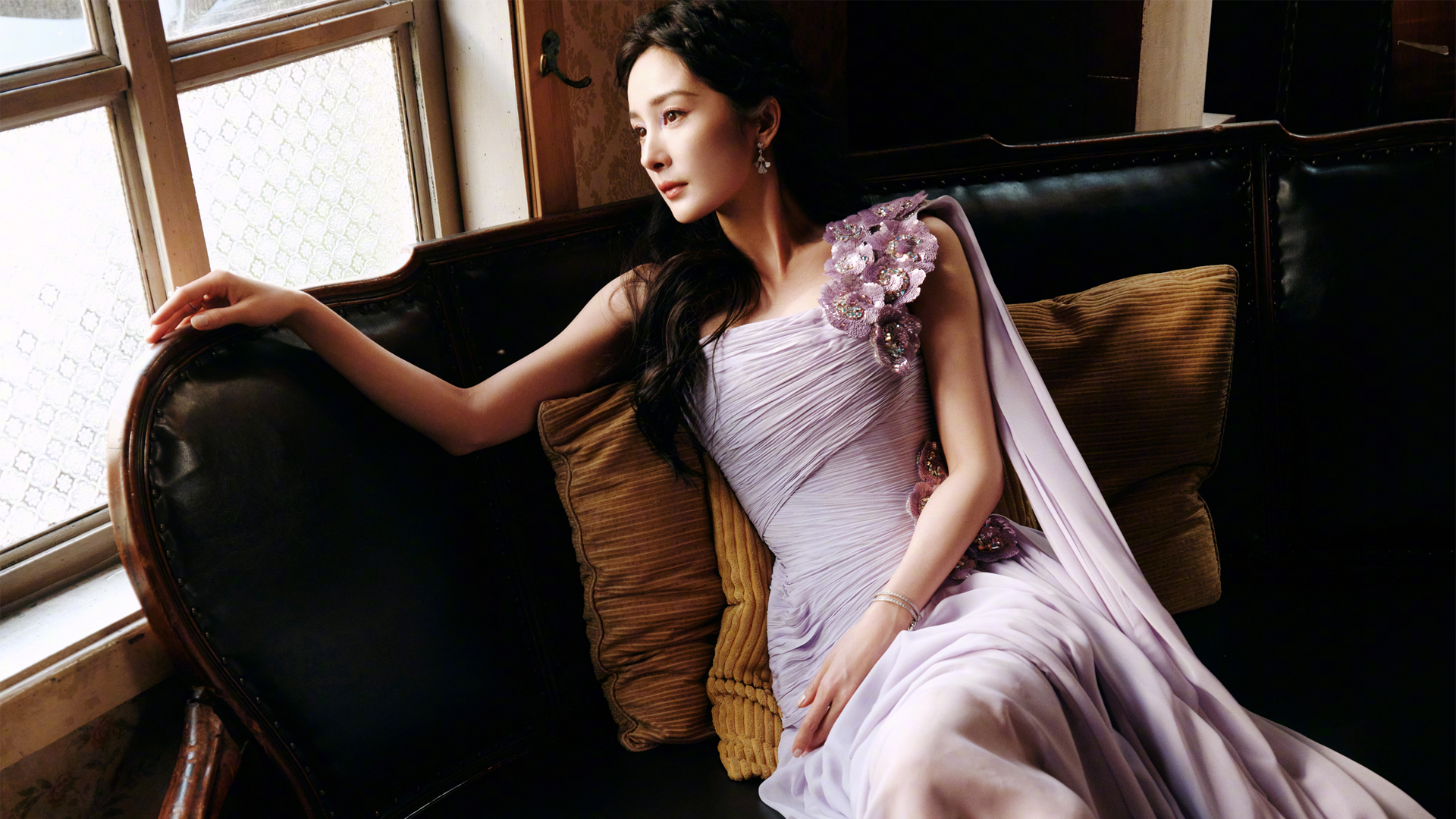 紫色裙子美女杨幂电脑壁纸