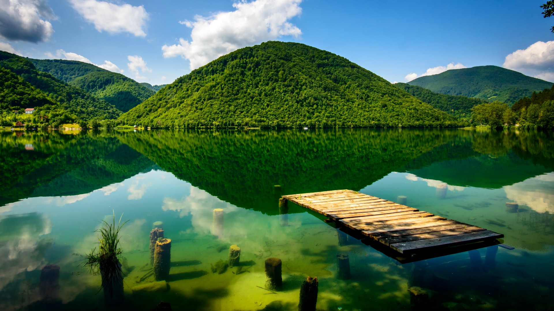 波斯尼亚黑塞哥维那，山脉湖泊河流映美景，免费自然风景壁纸下载
