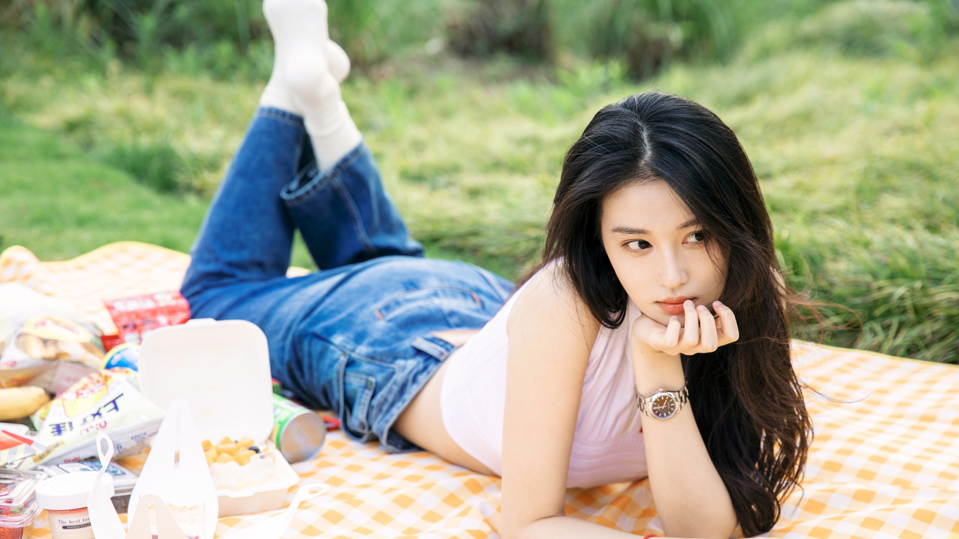 户外野餐美景，王楚然牛仔裤美女壁纸，免费高清电脑壁纸下载
