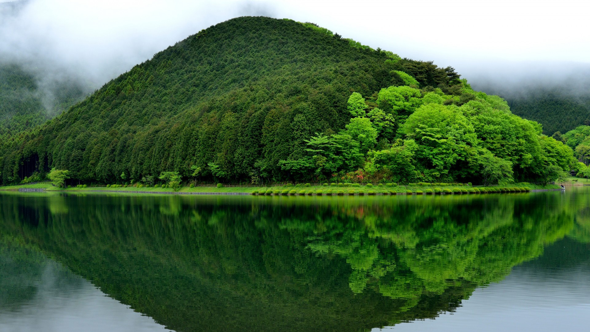 湖光山色美景壁纸，免费下载绿色自然风景桌面背景
