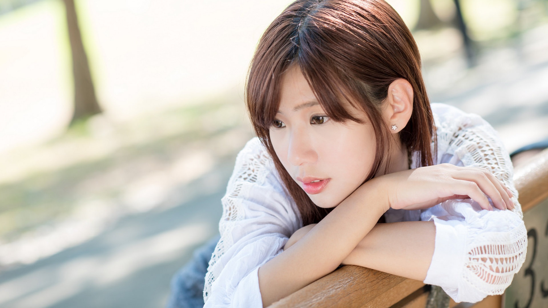 清纯邻家美女壁纸，免费下载高清桌面背景图片