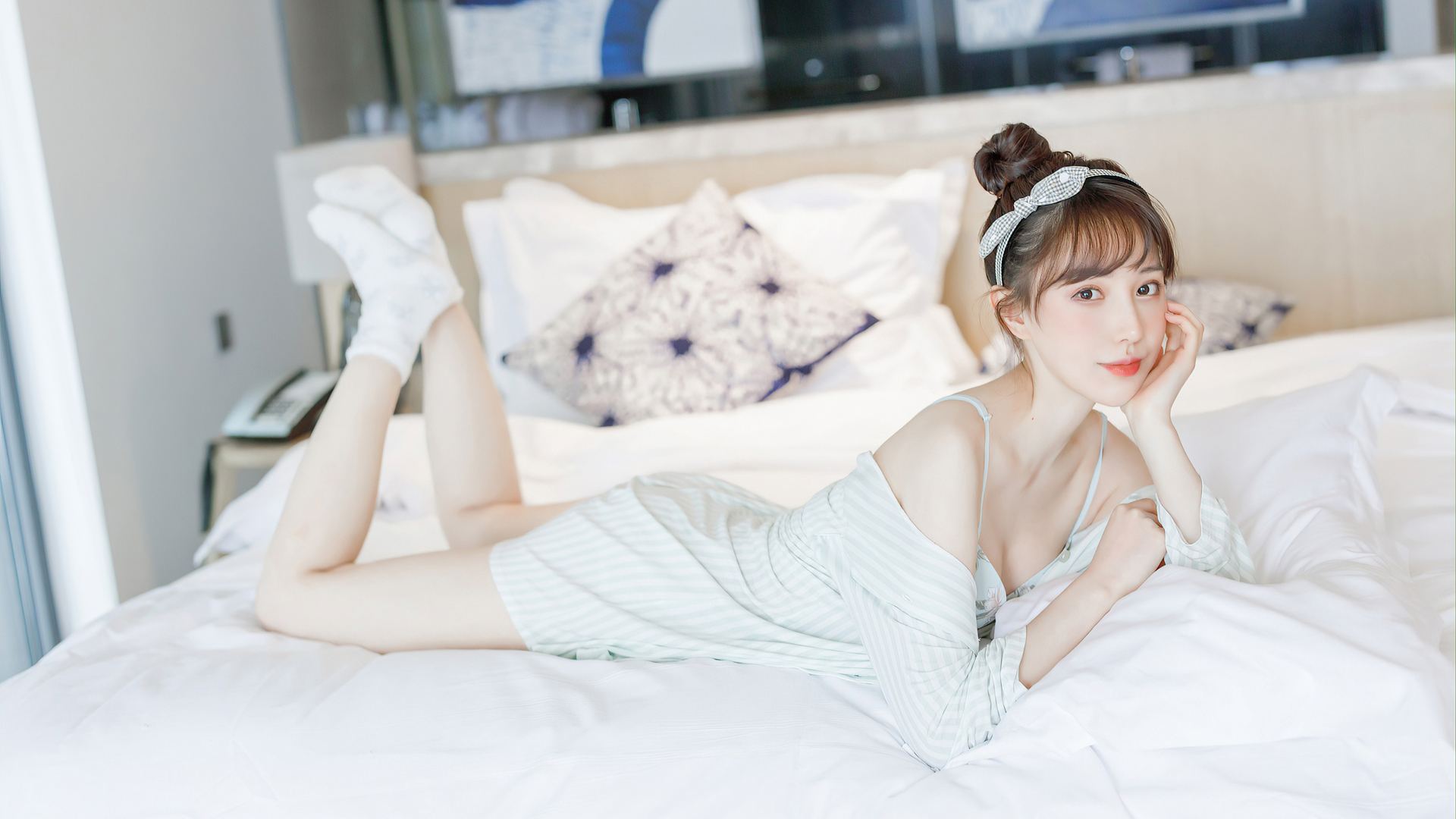 Lynn刘奕宁，清新睡衣素颜美女壁纸，高清免费下载