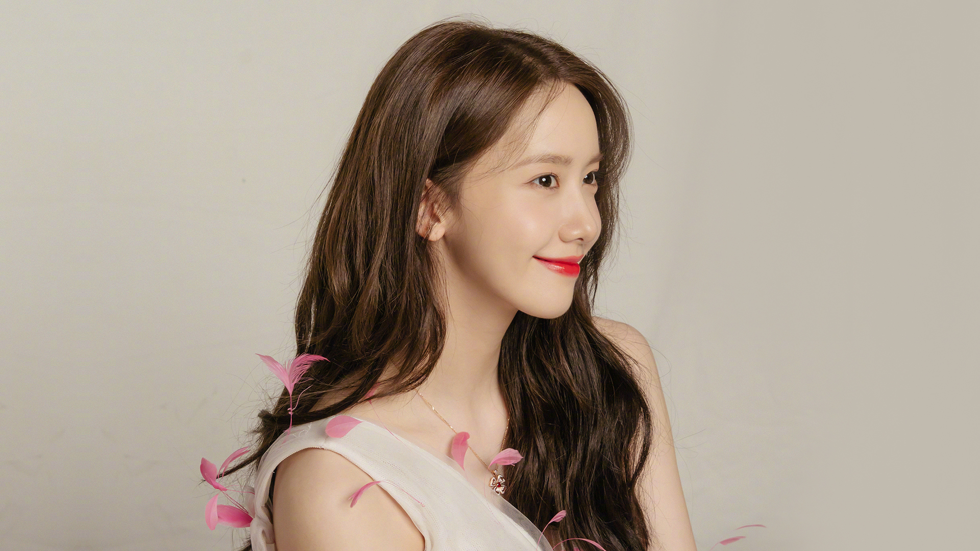 韩国美女林允儿电脑壁纸