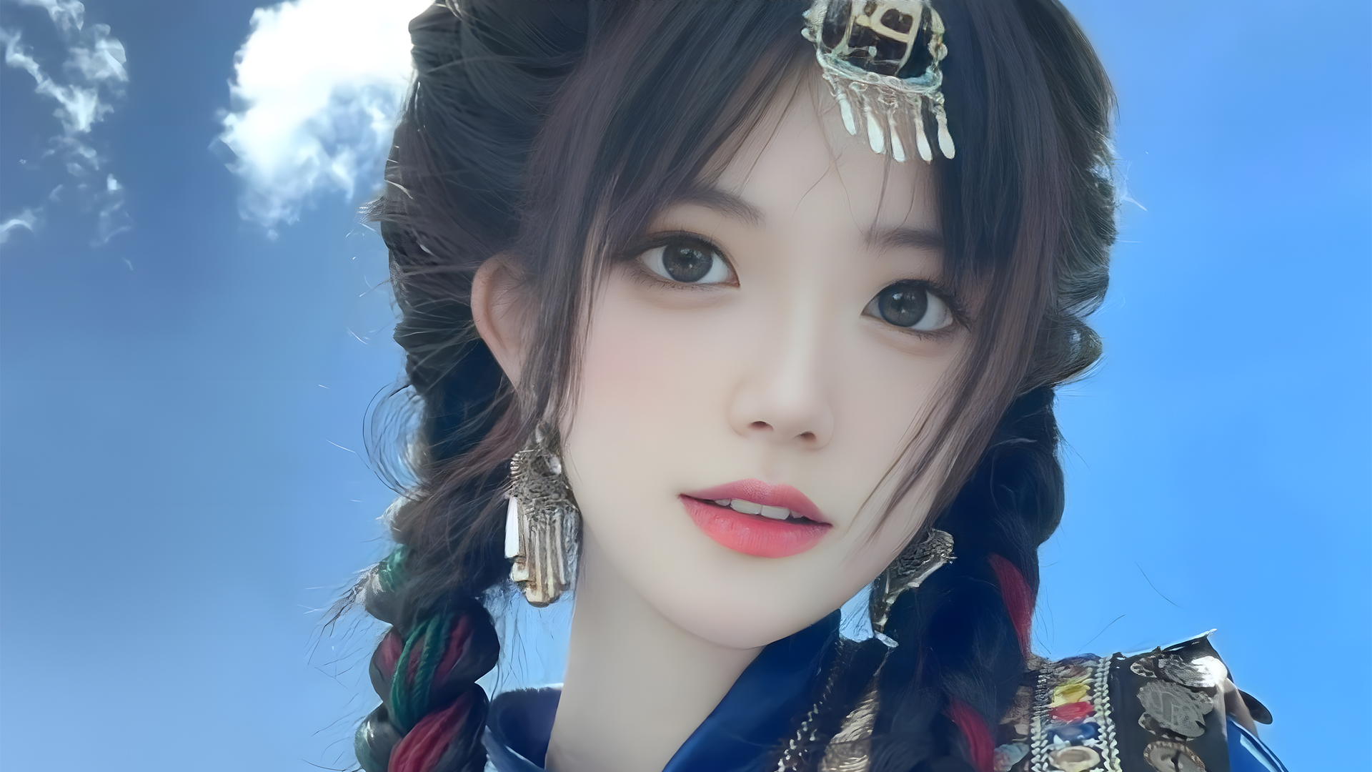 少数民族风情服饰美女壁纸，精选可爱风格，免费电脑壁纸下载
