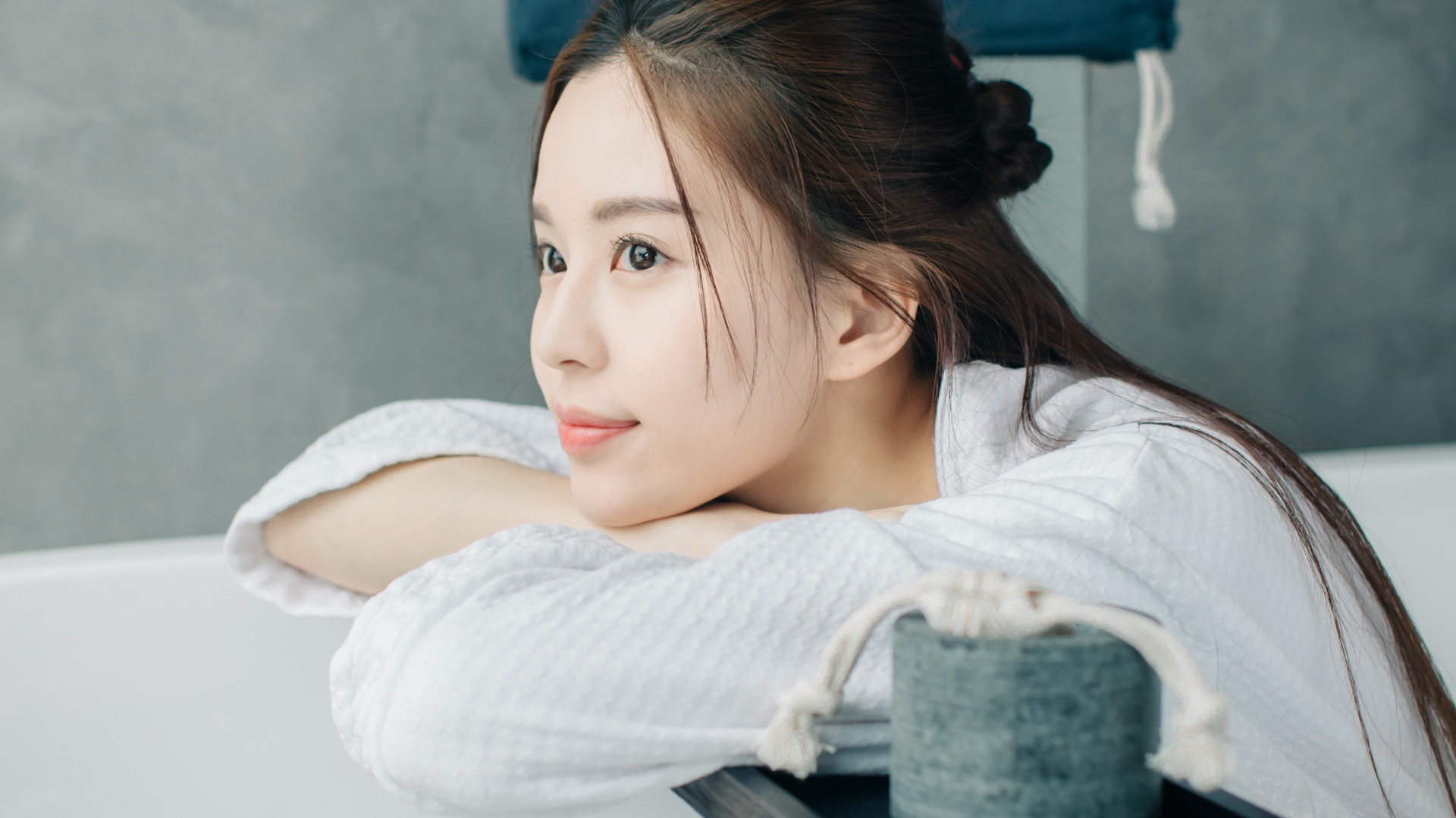 明亮眼眸女神Swan精美桌面壁纸，免费下载电脑美化背景