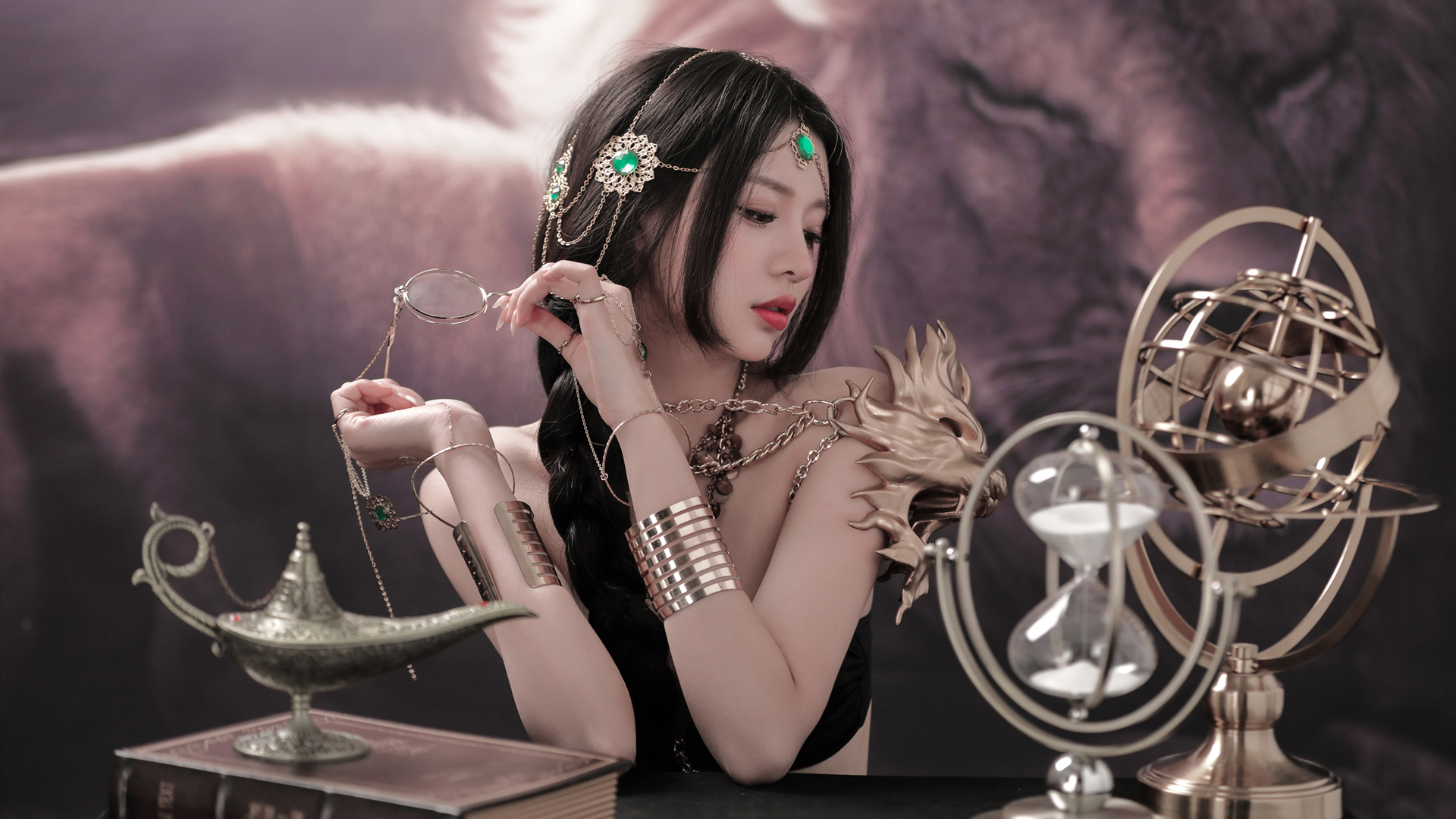 Cosplay美女侧脸长辫子壁纸，头饰手饰点缀，性感漂亮免费下载