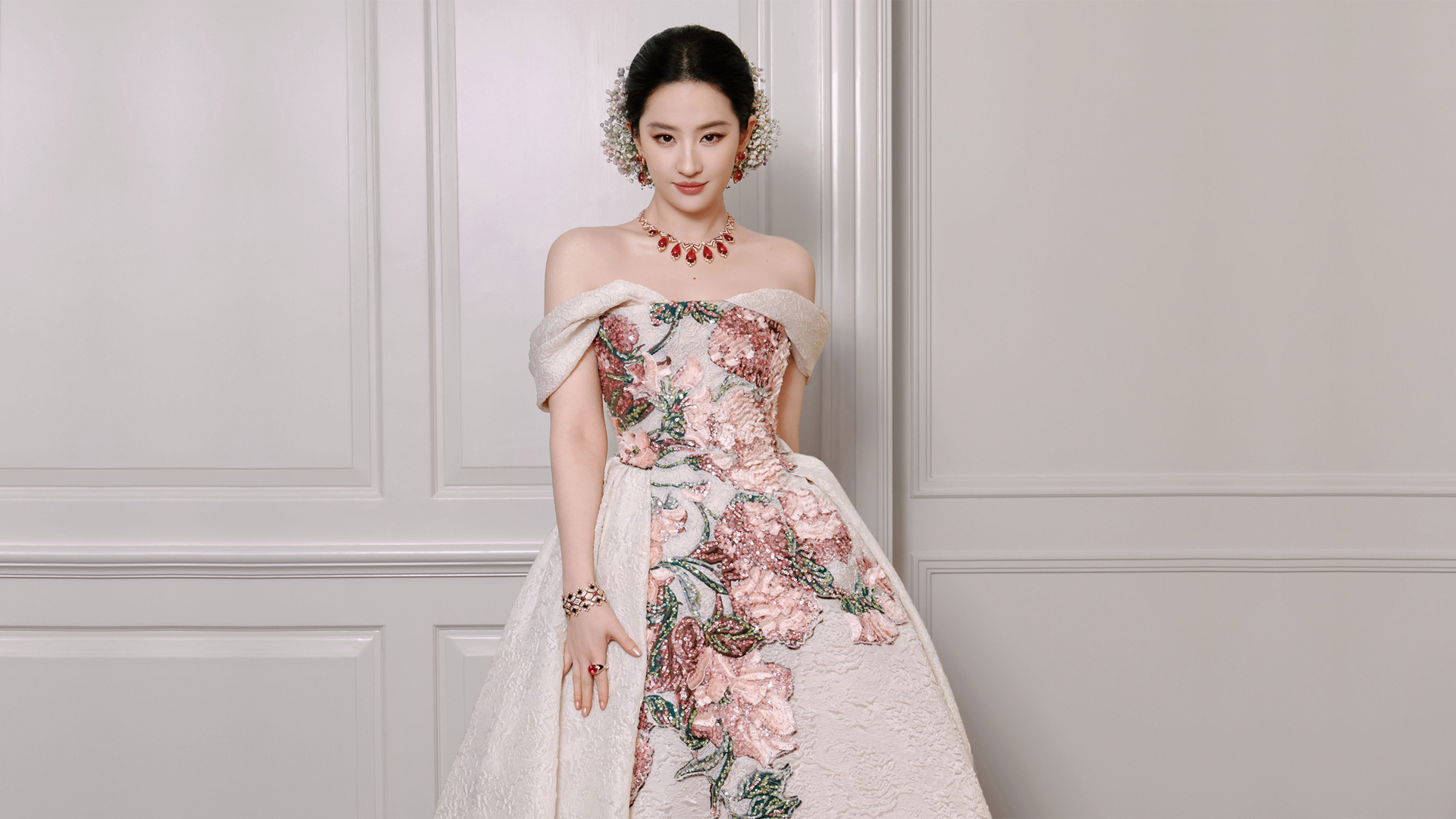 刘亦菲鲜花礼服造型高清美女电脑壁纸免费下载