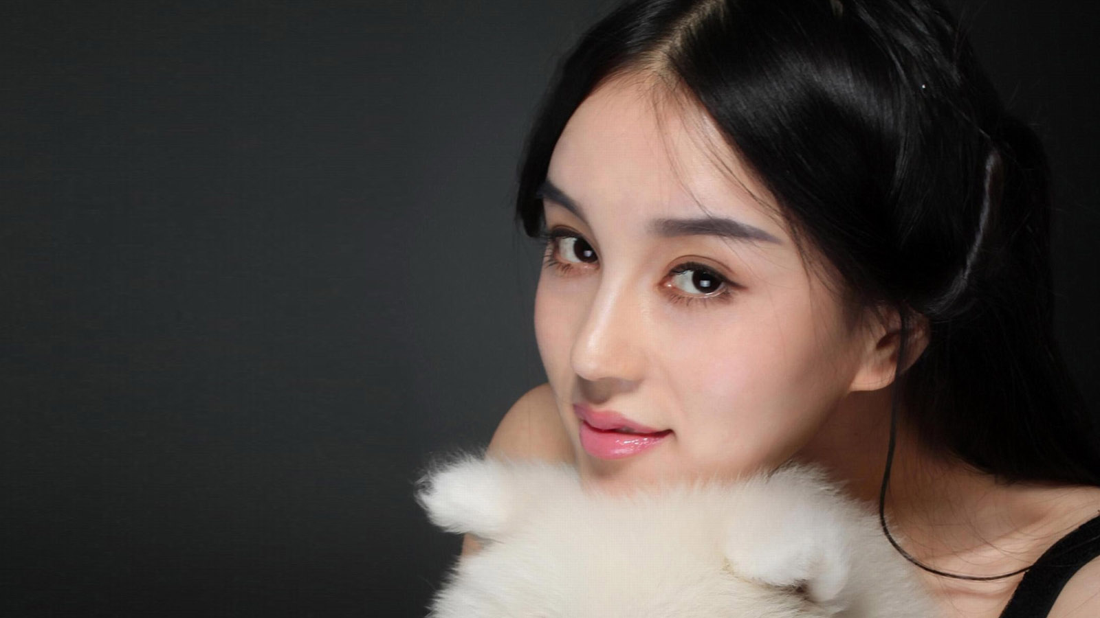美女桌面宠物精选，免费电脑壁纸一键下载