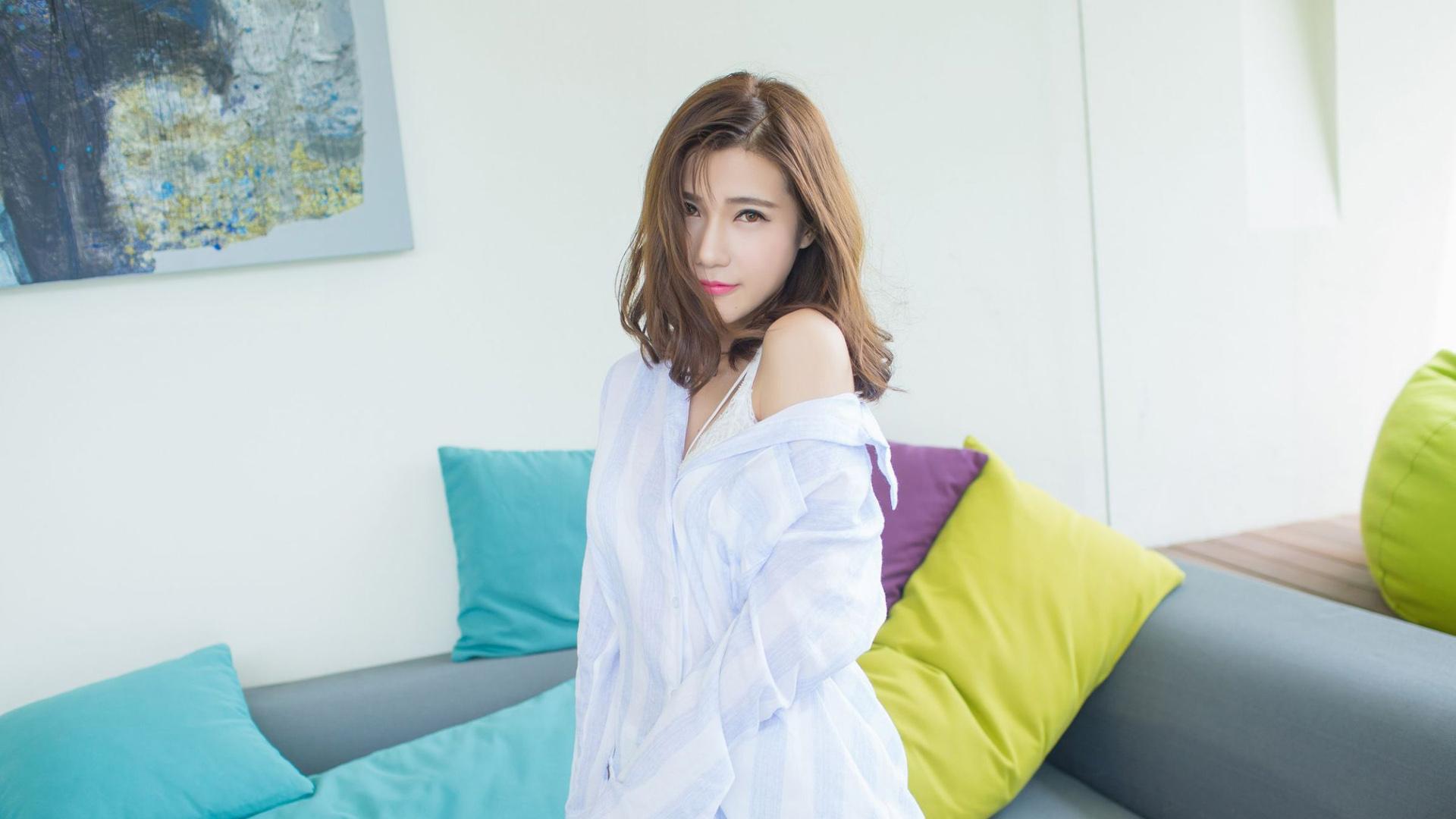 露香肩美女陈天扬精选壁纸，免费电脑桌面美化下载