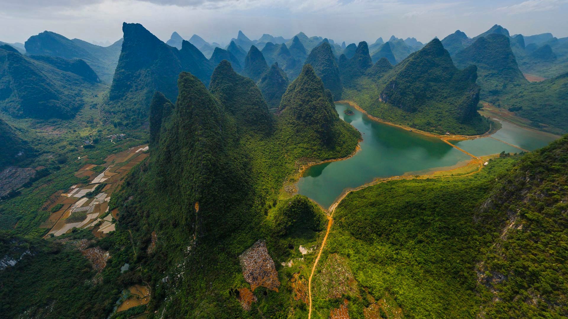 桂林漓江绝美山水，免费高清桌面壁纸下载，尽赏自然之美