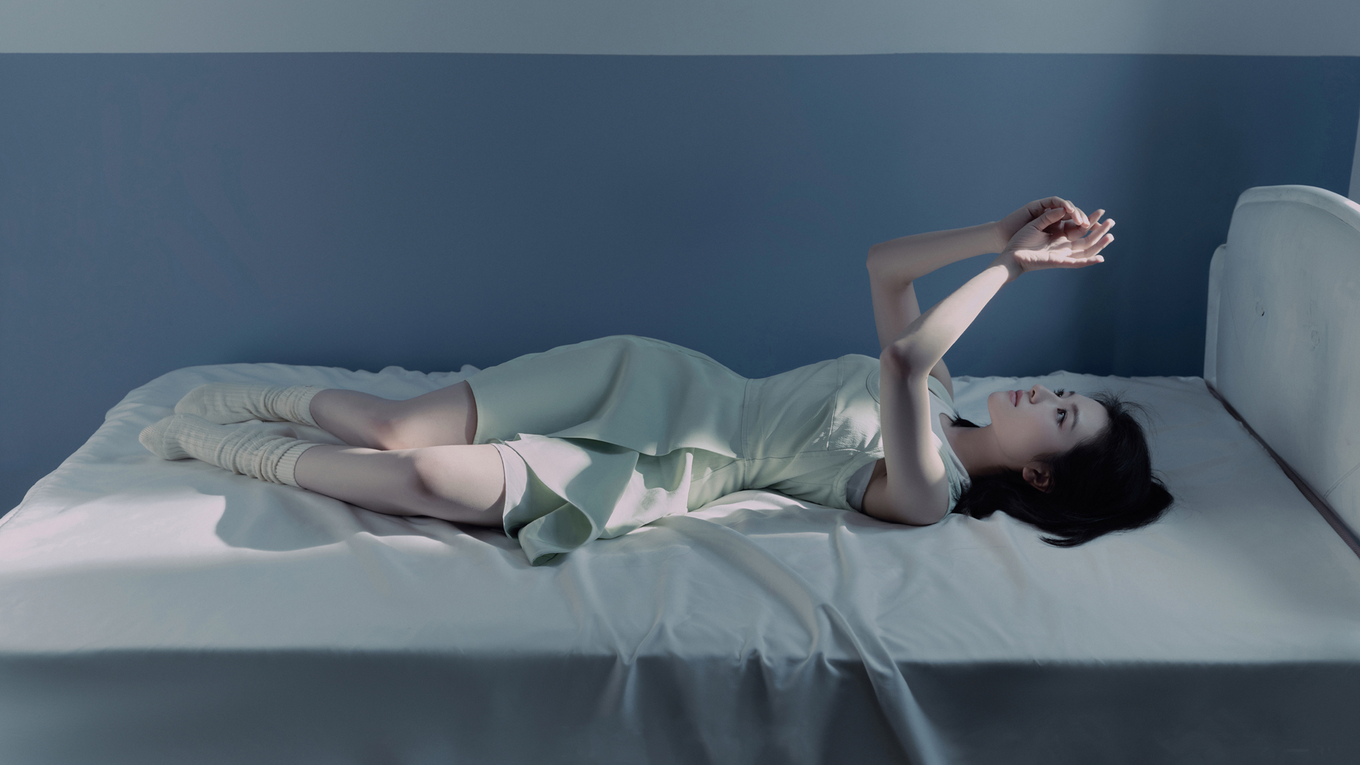 清新居家美女李兰迪，高清壁纸免费下载，打造美丽电脑桌面