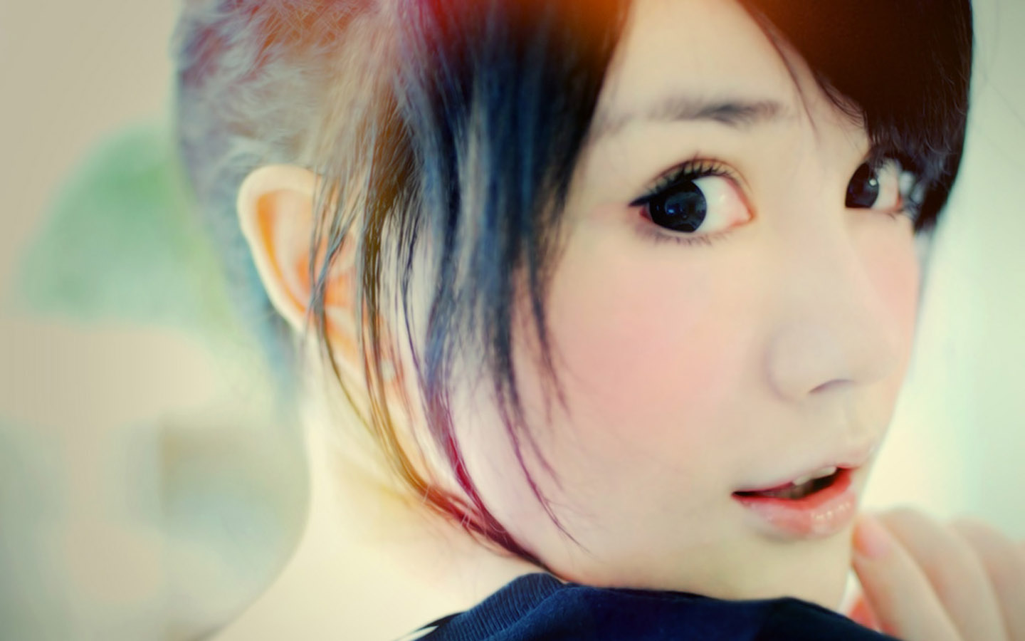 大眼睛女孩桌面壁纸