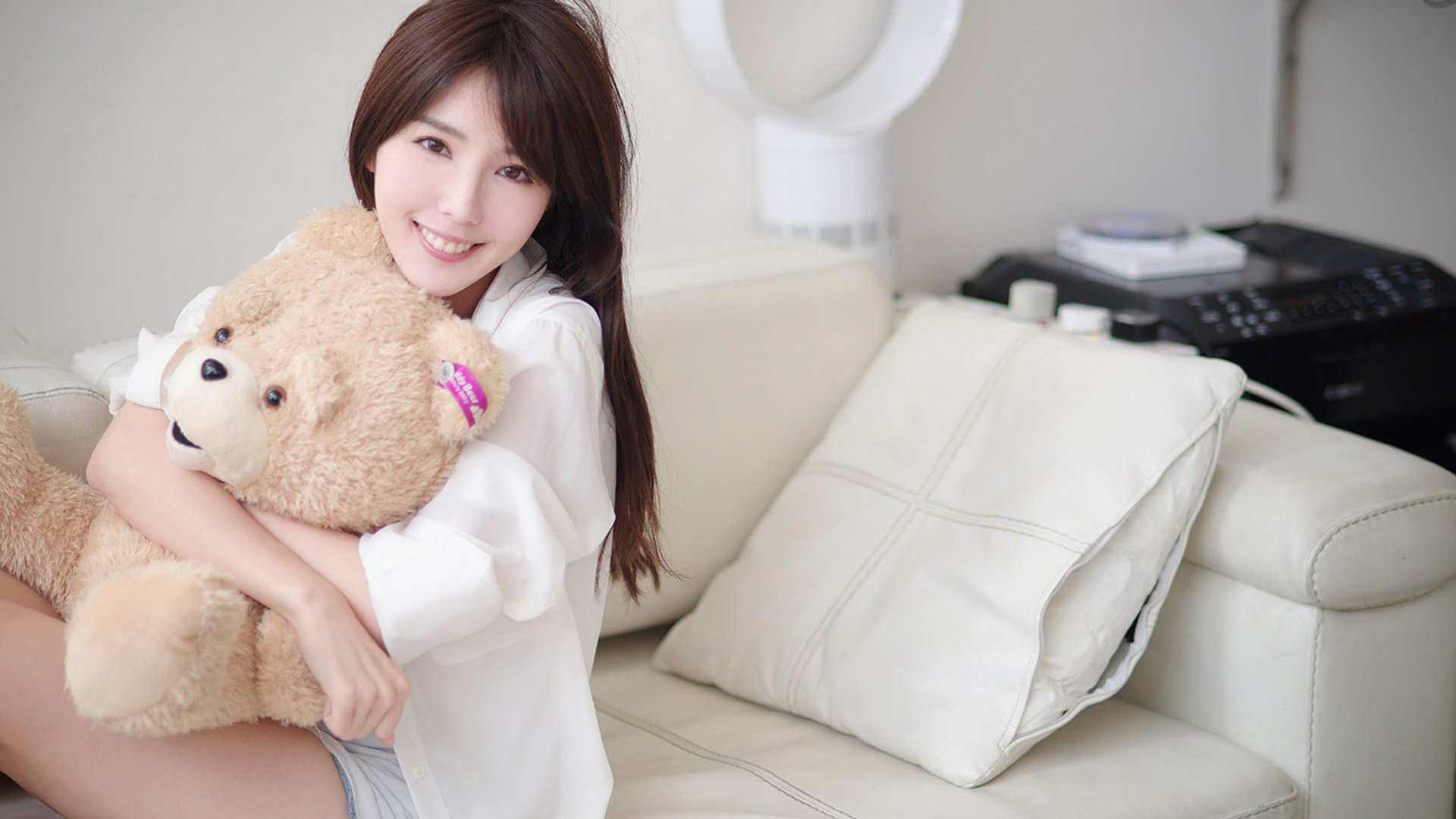 居家美女图片桌面壁纸