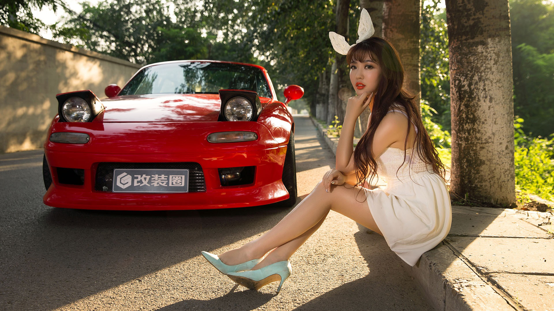 最烂漫时光，与MX-5共舞，畅享兔女郎与美女壁纸之美，免费下载尽享！