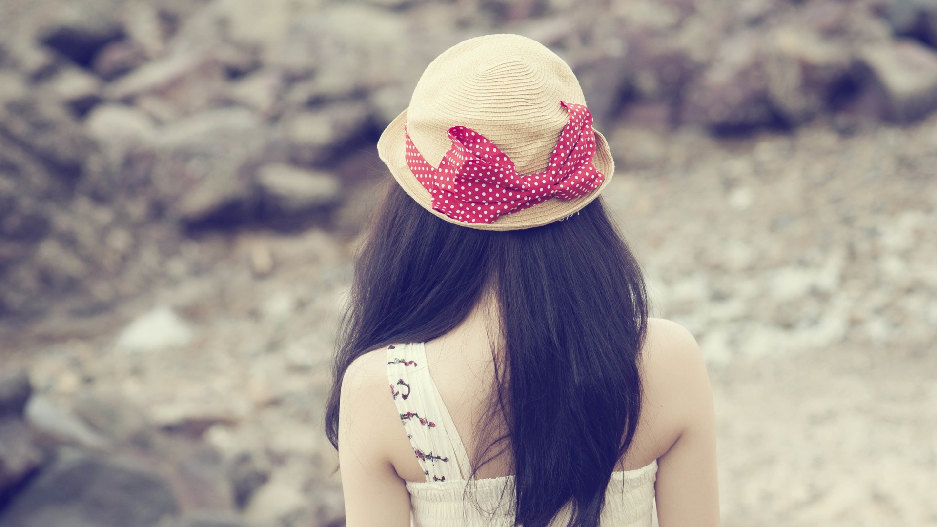 转身女生，精选非主流唯美壁纸，免费下载！