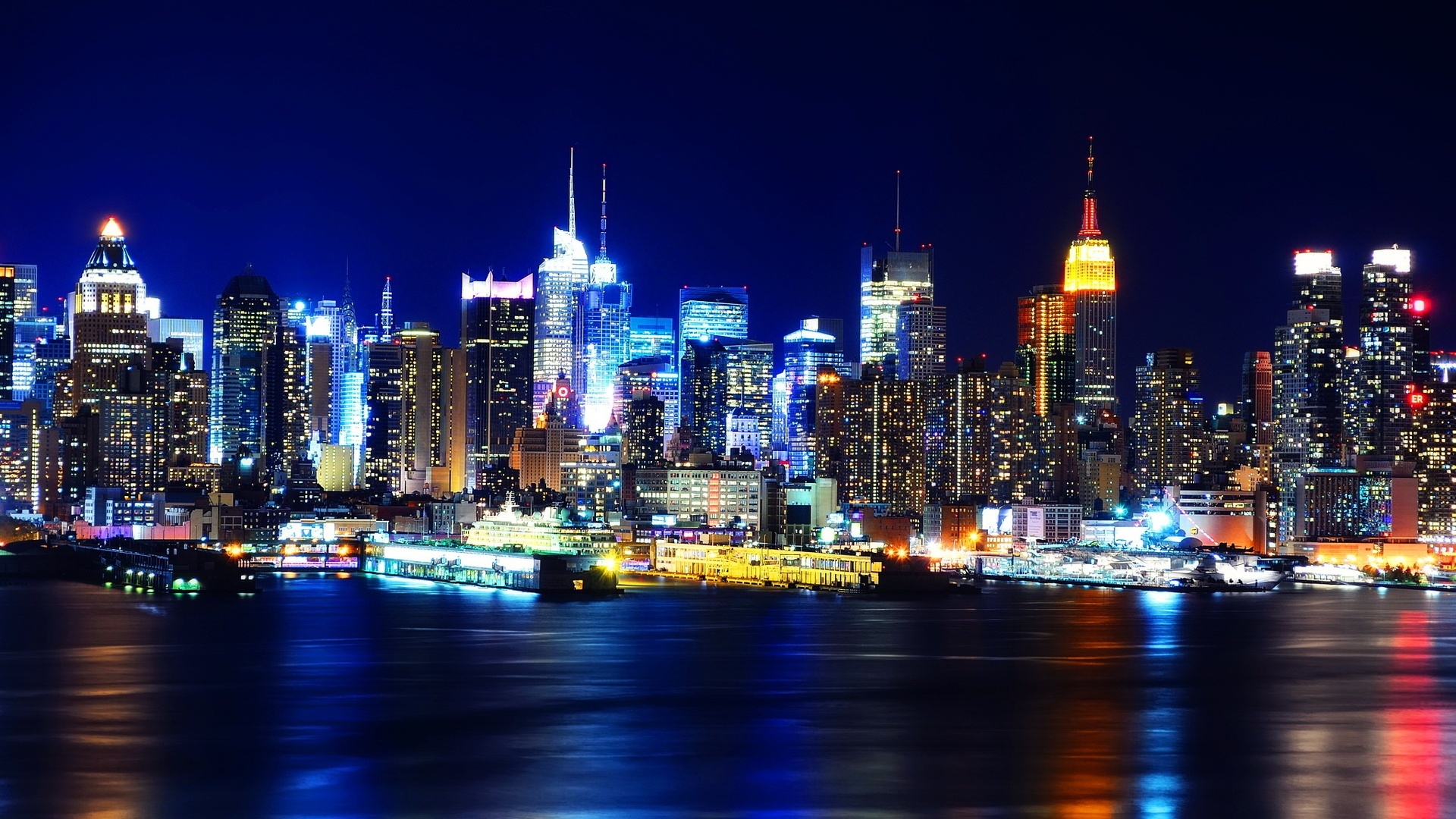 曼哈顿夜景之美，免费高清桌面壁纸，一键下载装点你的电脑屏幕
