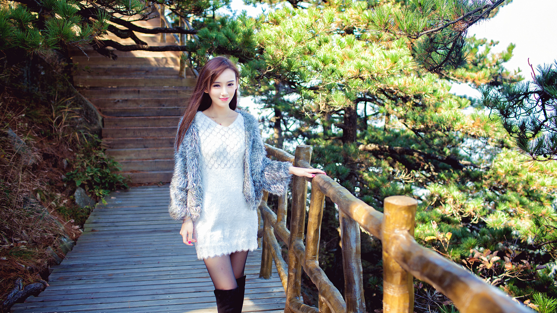 李玉洁Daisy 武汉大别山薄刀峰旅拍桌面壁纸