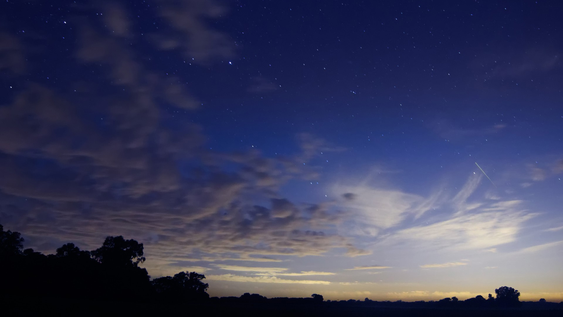 星空奇观，狮子座流星雨，宽屏自然风景壁纸免费下载