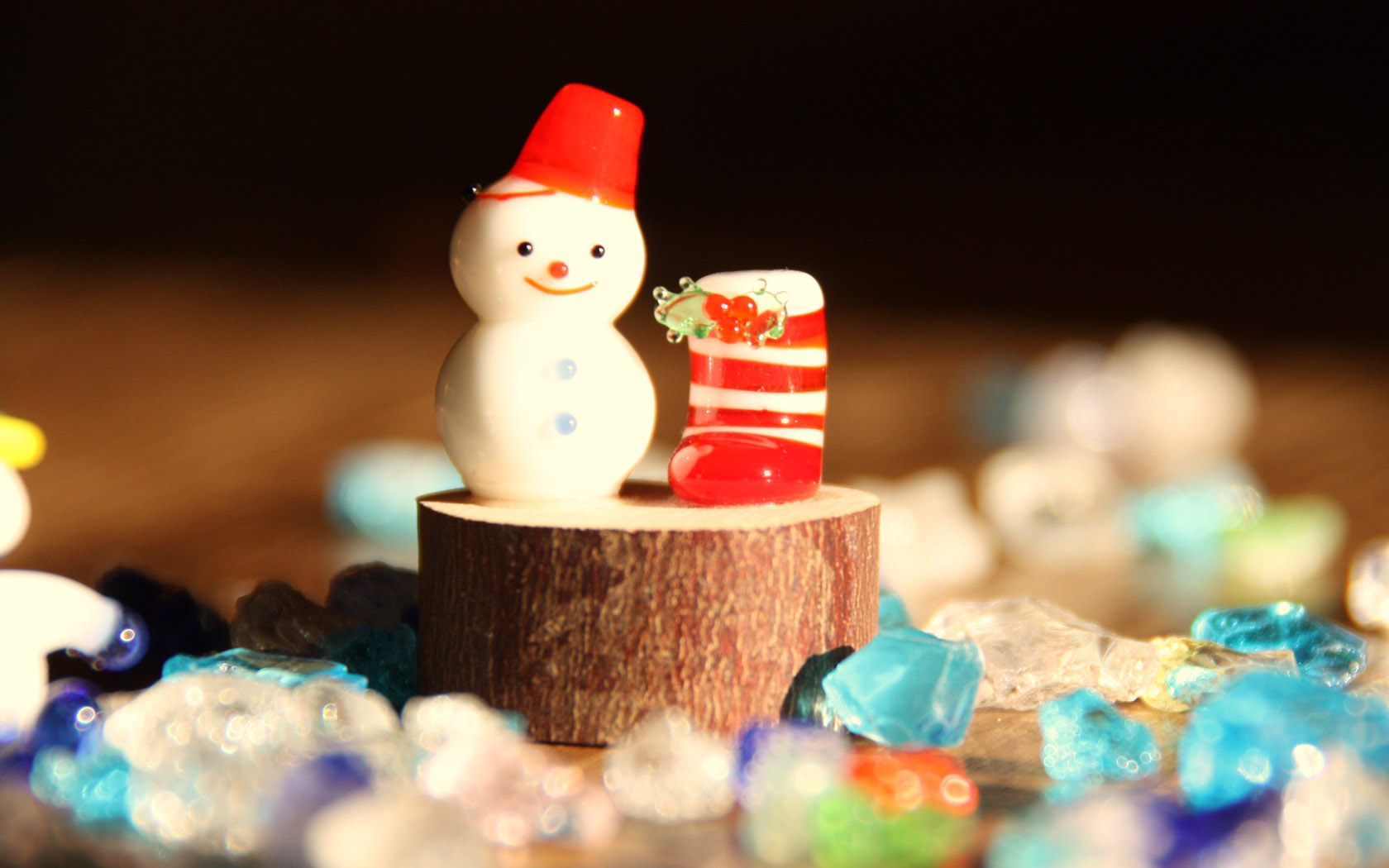 可爱雪人袜子桌面壁纸，免费高清电脑壁纸下载