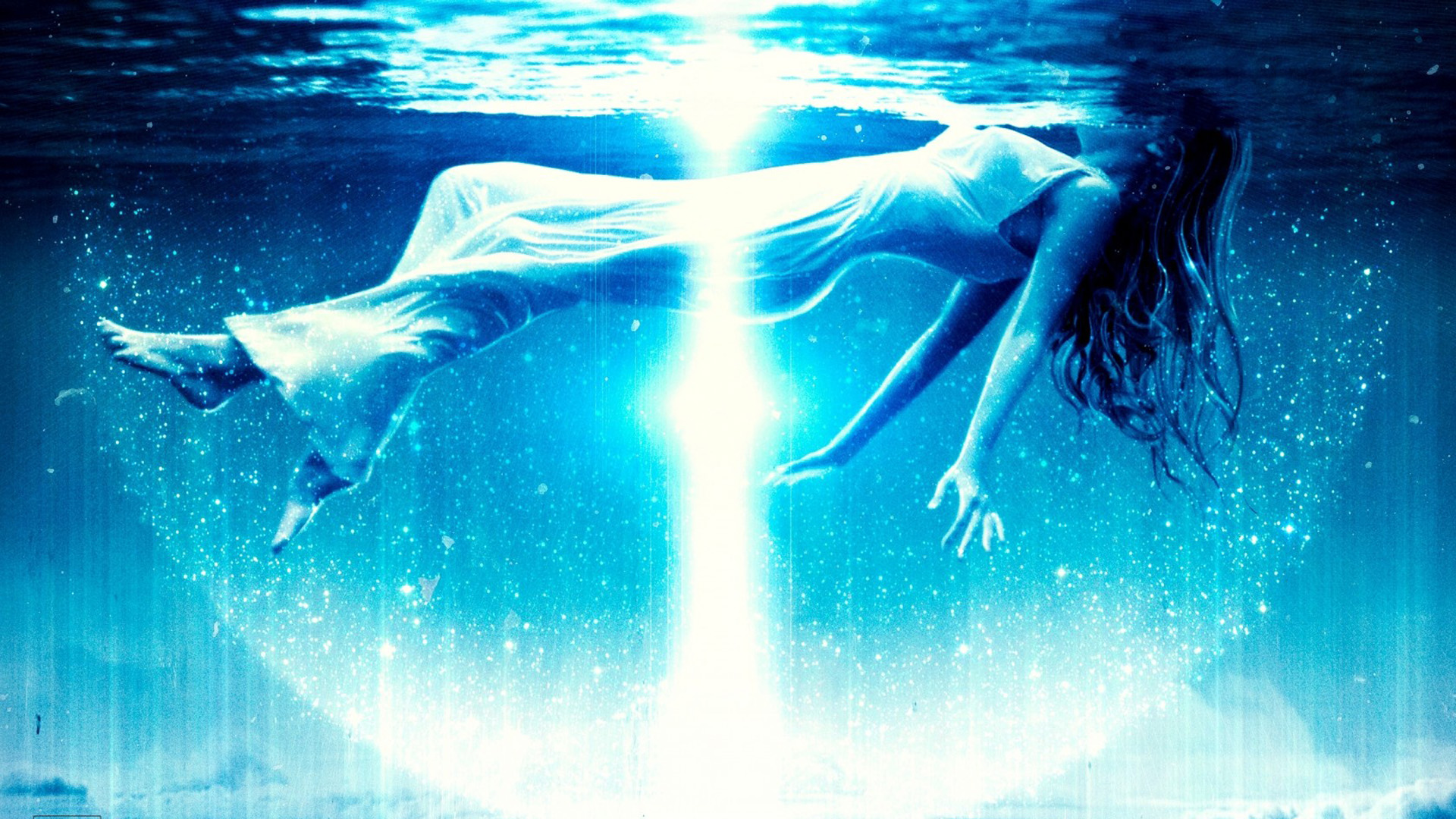 海底奇景，水下美女呼吸瞬间，唯美意境壁纸免费下载