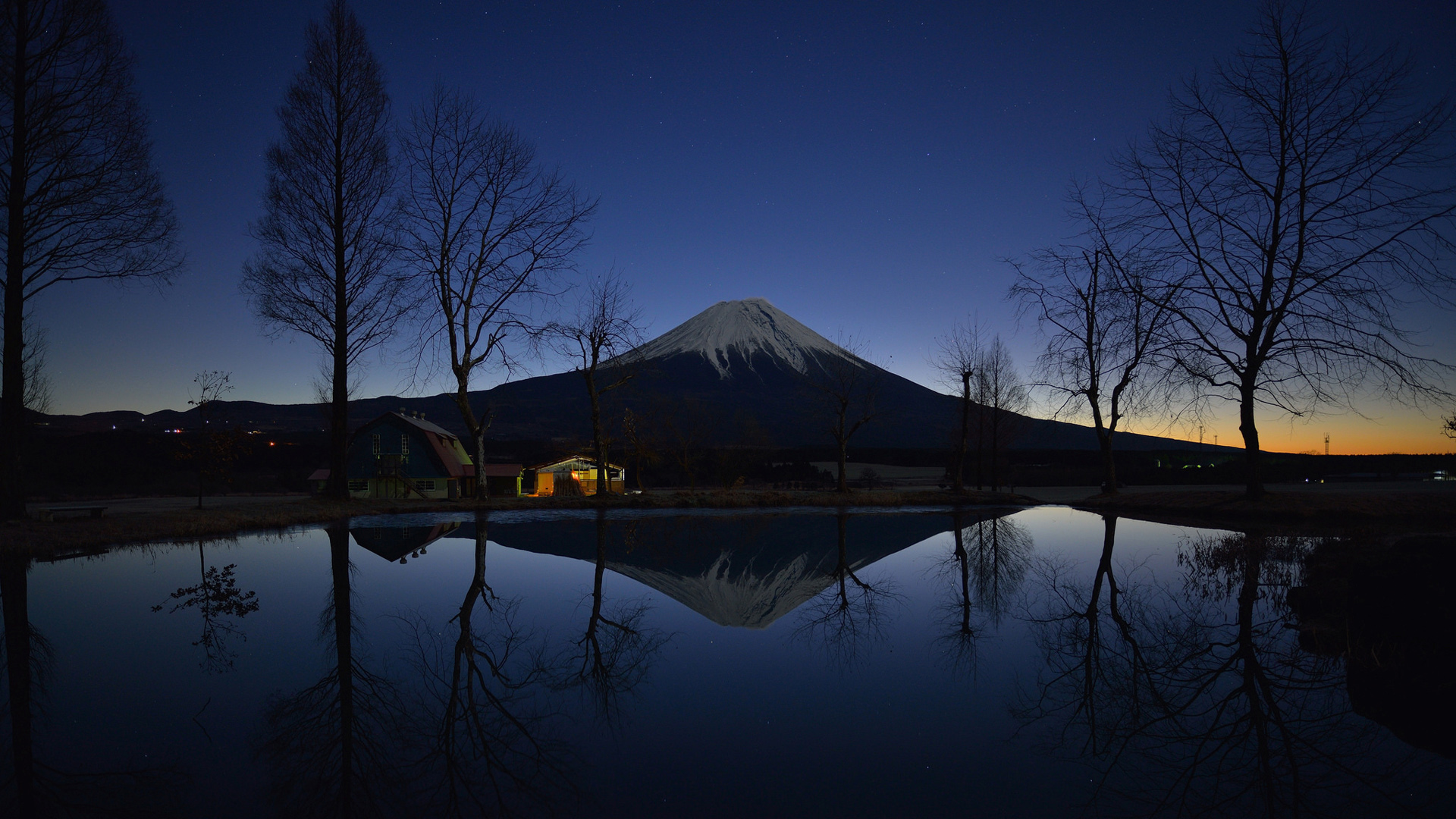 富士山夜景桌面壁纸，绝美风光，免费下载！