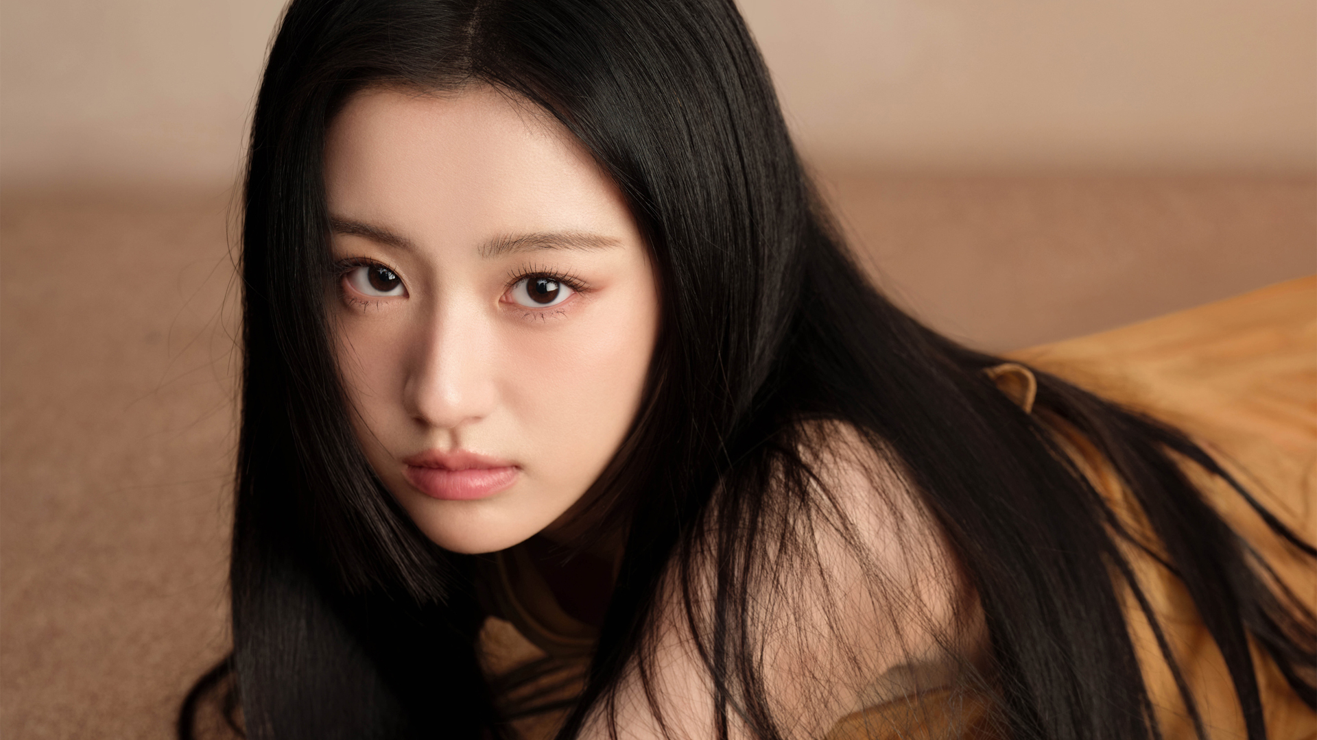 高清长发美女电脑壁纸，包上恩美图，免费下载