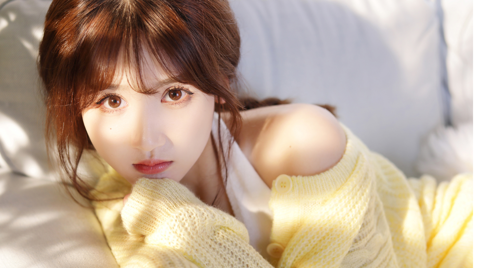 居家 可爱 美女 毛衣 高清 电脑壁纸