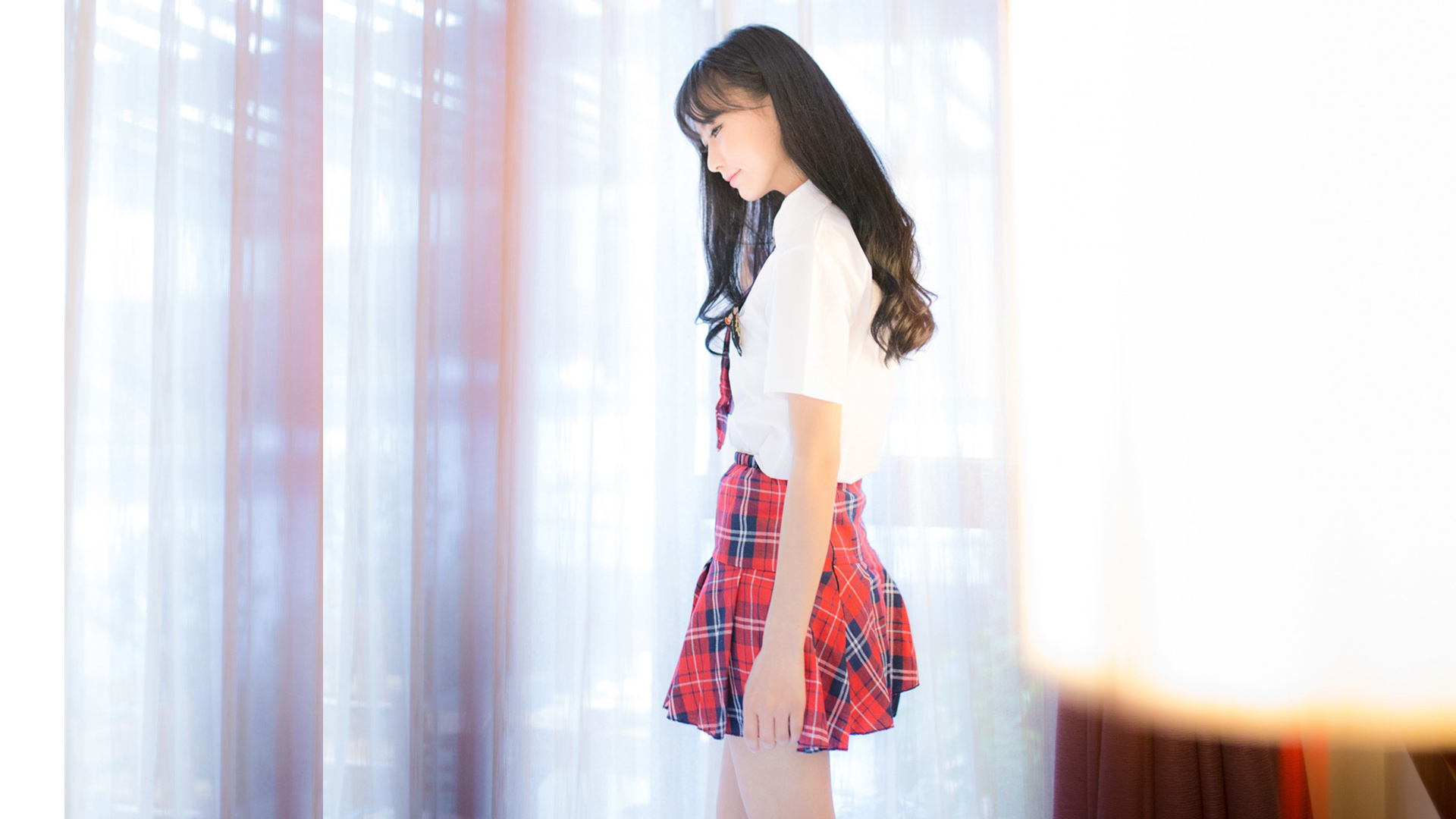 校园美女，清纯小清新风格漂亮裙子桌面壁纸，免费电脑壁纸下载