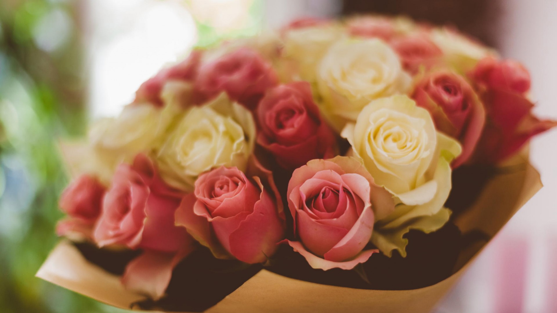 玫瑰花束鲜花桌面壁纸，免费花卉电脑壁纸下载