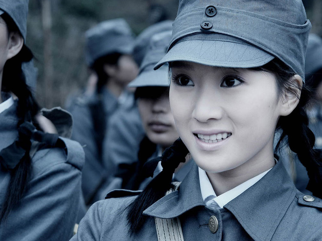漂亮军装美女壁纸精选，免费高清电脑壁纸下载