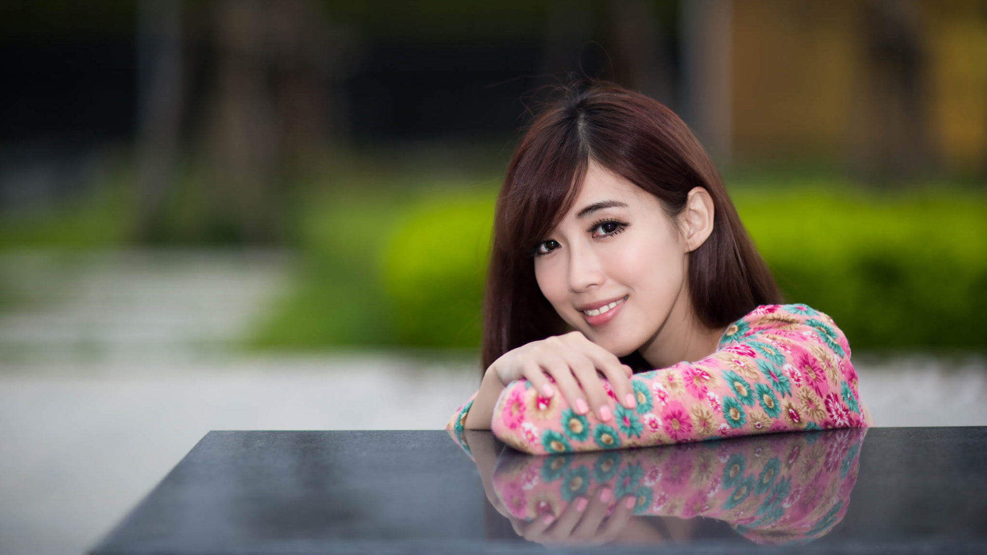 清丽女神廖挺伶绝美壁纸，免费下载打造个性电脑桌面