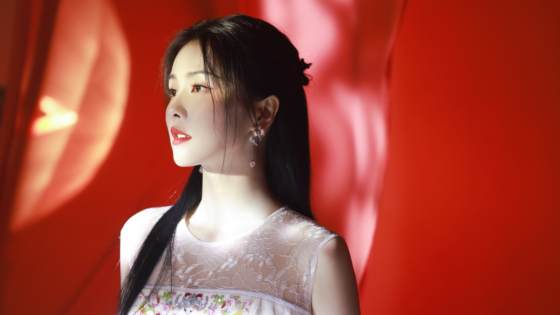 白鹿美女高清壁纸免费下载，精选电脑壁纸