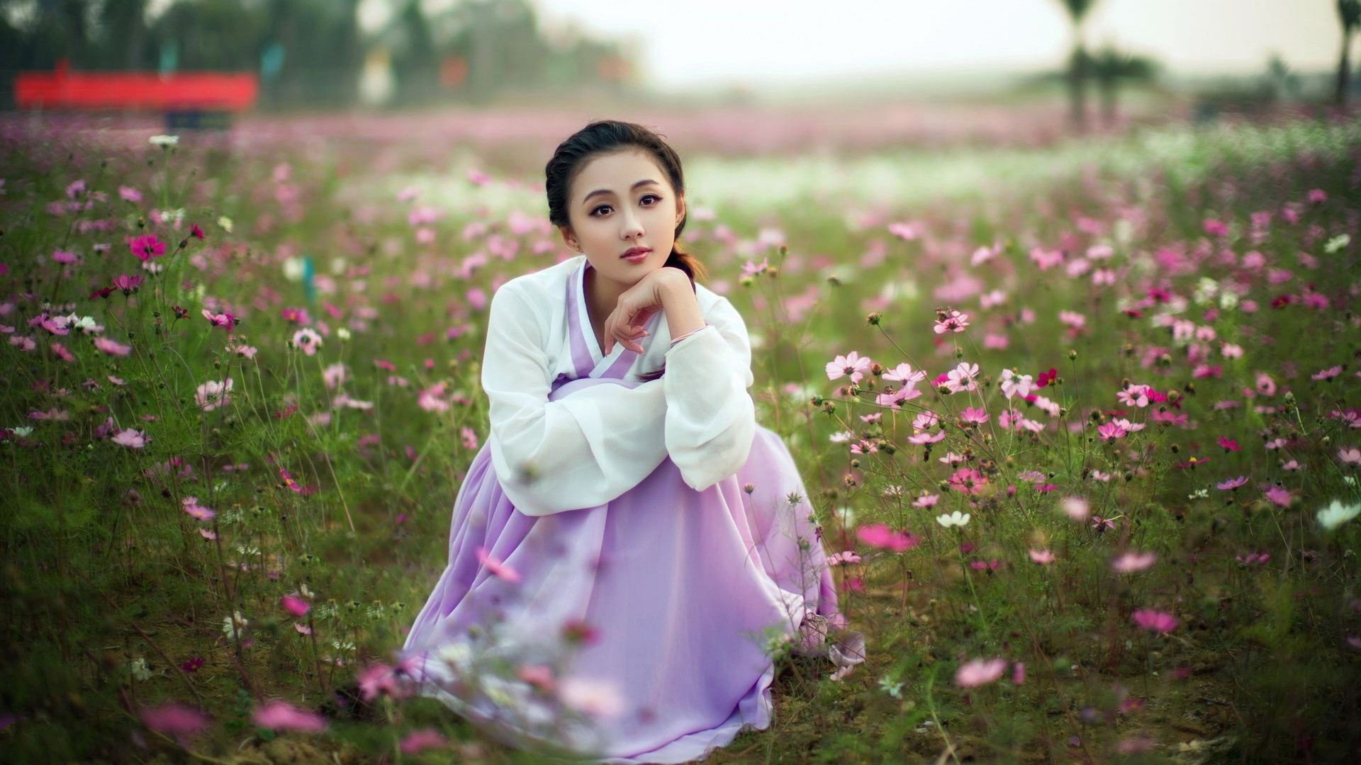 免费下载美丽清纯韩服美女图片，精选高清桌面壁纸，一键美化电脑桌面