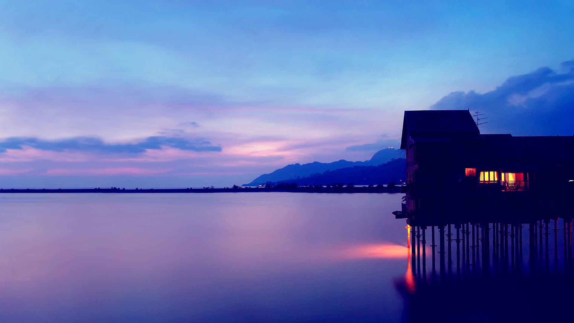 绝美海边黄昏，免费下载日落风景桌面壁纸，装点你的电脑屏幕