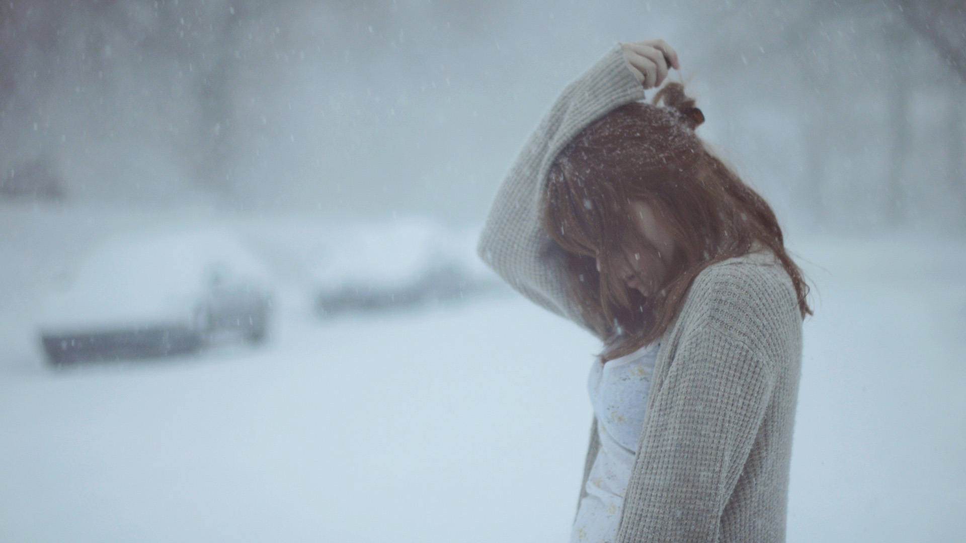 唯美美女雪摄影壁纸