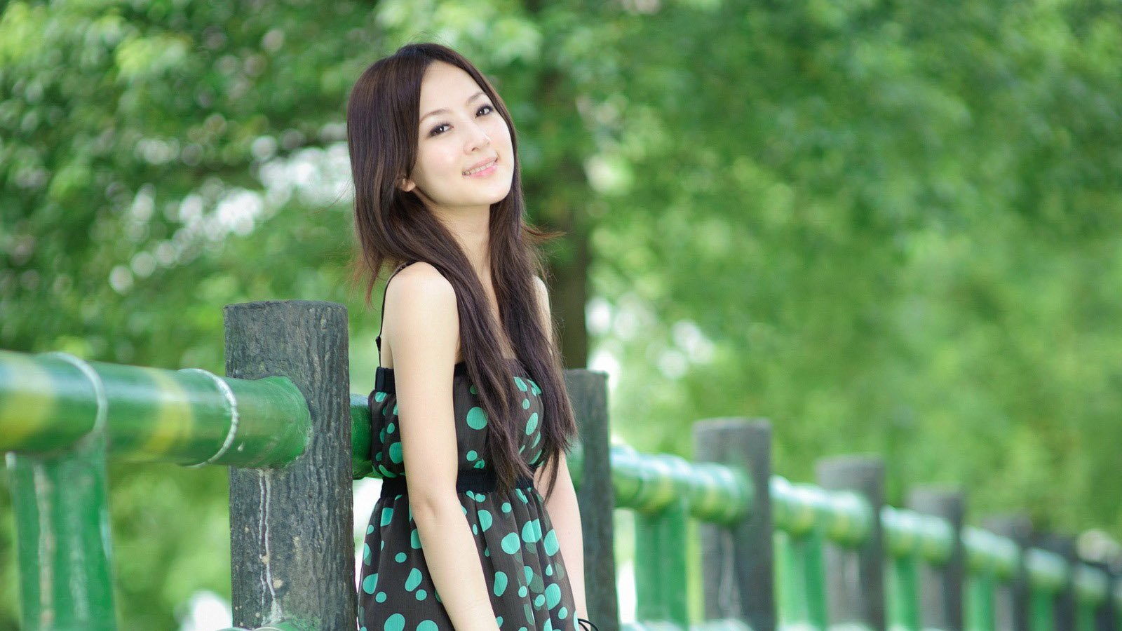 美女电脑壁纸免费下载，精选果子桌面背景