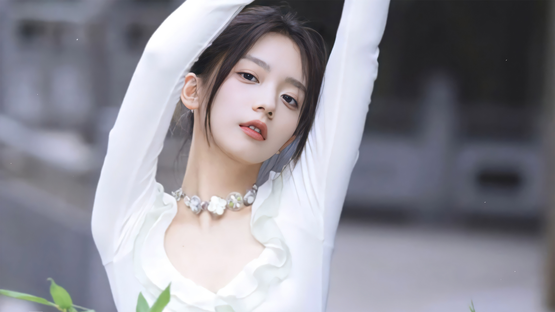 清纯美女电脑壁纸，免费下载白色衣服美女高清壁纸