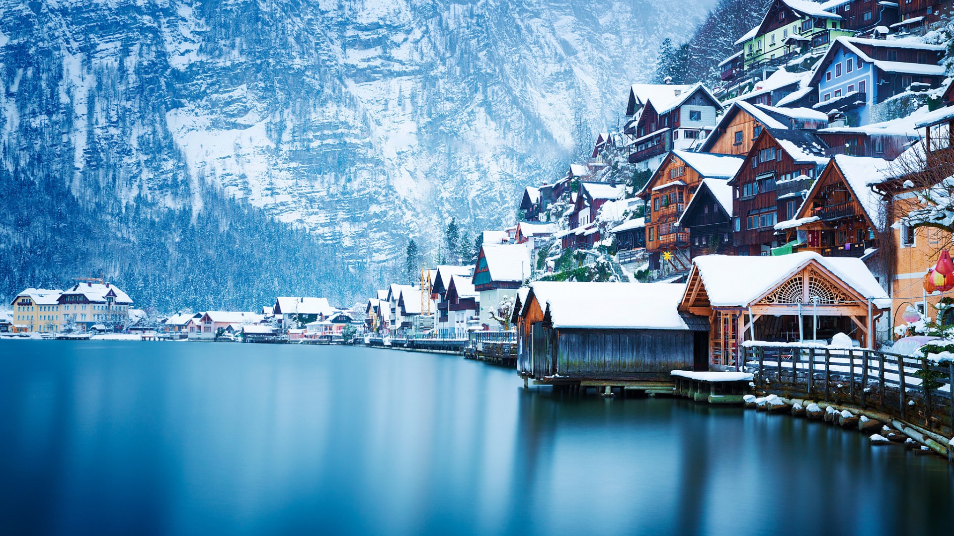 奥地利哈尔施塔特，冬日山湖雪景，绝美风景壁纸免费下载