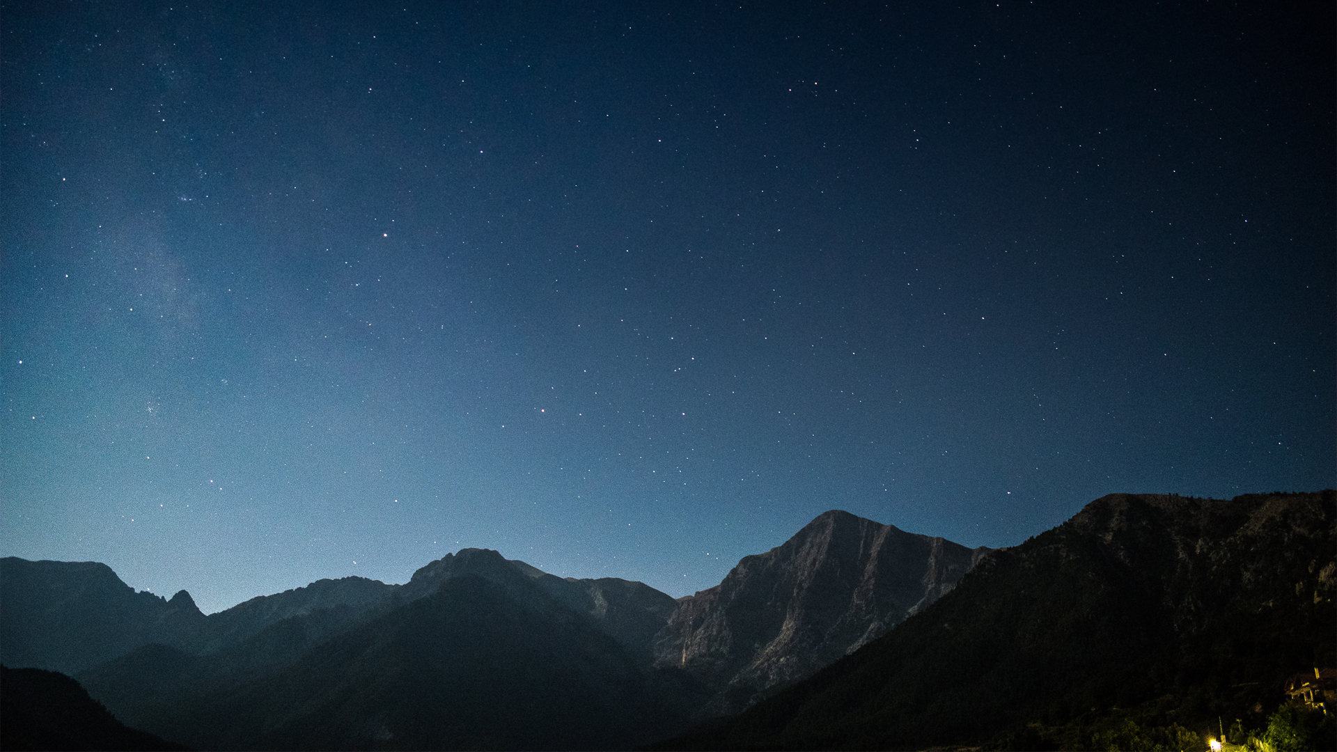 夜晚星空高山美景，高清风景壁纸，免费电脑壁纸下载