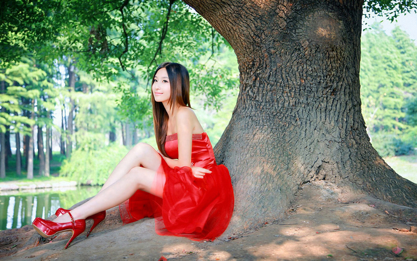 红色美女壁纸，免费高清电脑壁纸下载