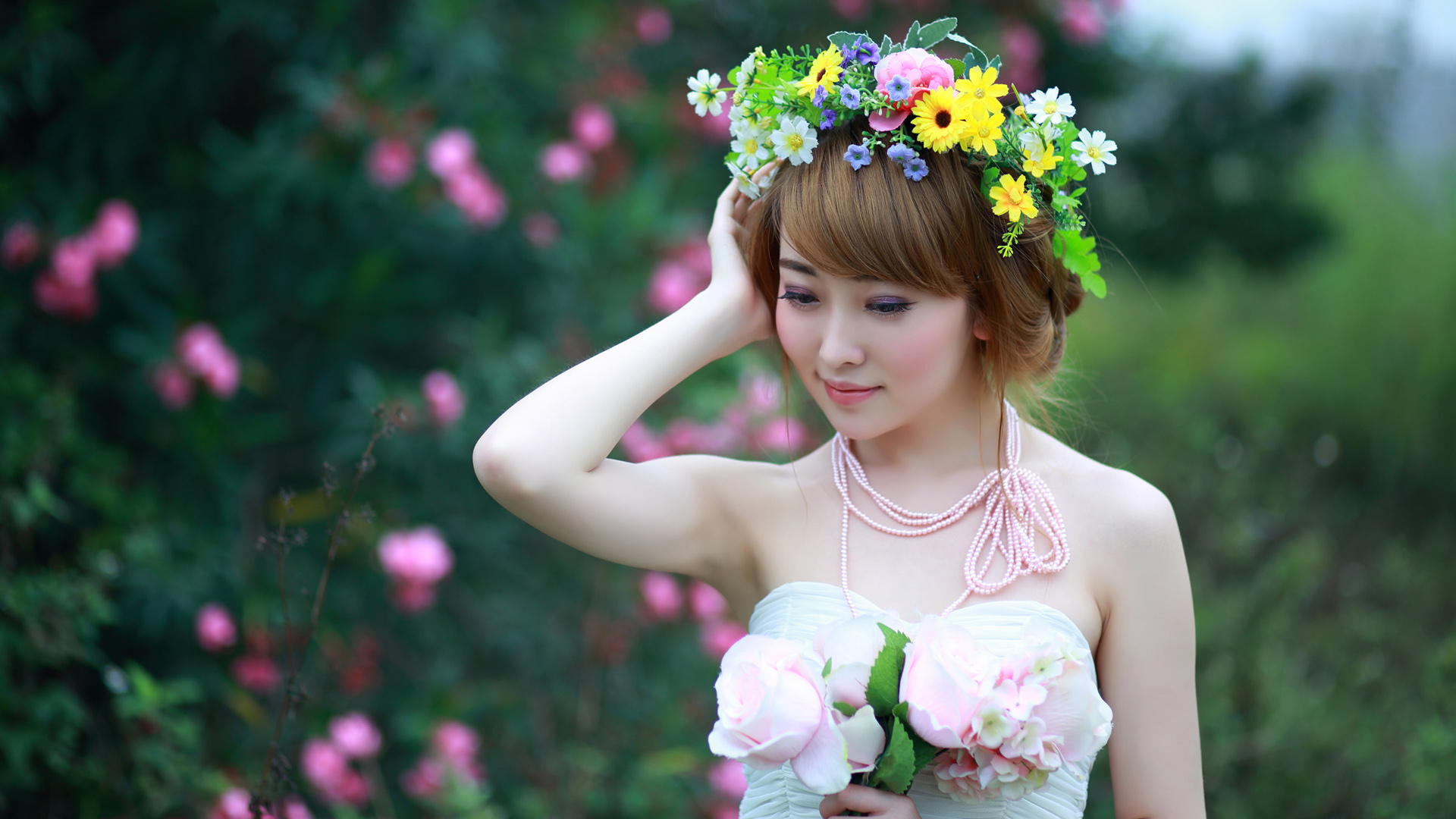头戴花环的美女，白色裙子，心情，花海，养眼美女桌面壁纸