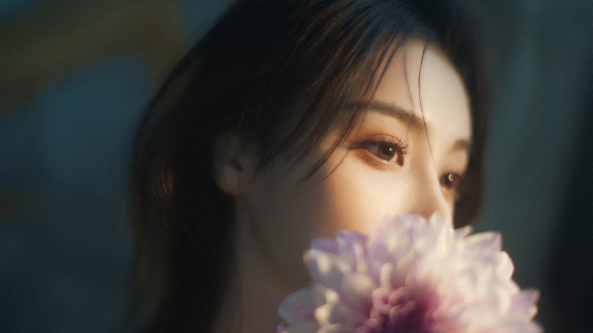 隆妮花卉主题高清美女电脑壁纸，免费下载