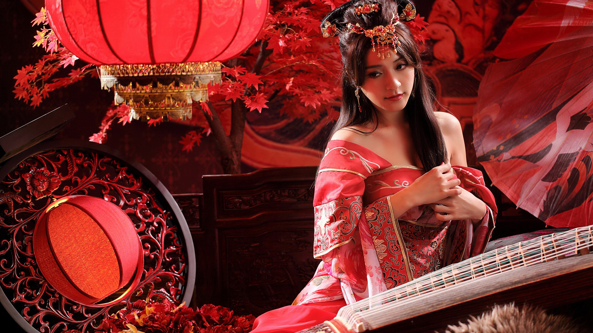 古典美女壁纸，中国风古装美女，唯美乐器灯笼背景，免费电脑壁纸下载